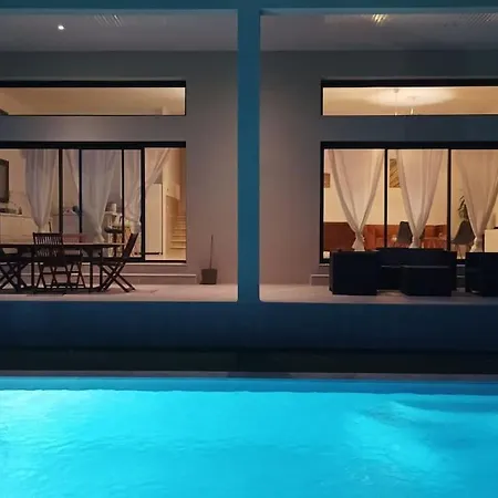 Spacieuse Avec Piscine, Secteur Tres Calme Nîmes